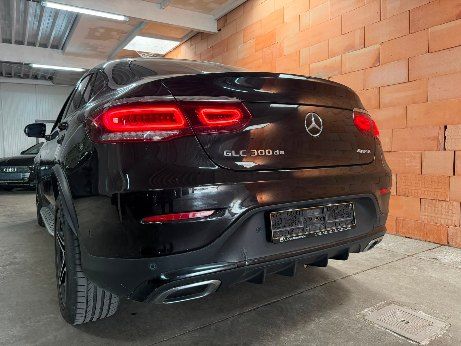 Mercedes-Benz GLC Coupé 300de AMG Line - 4-Matic - Hybrid - Automatic - 194 hp - 219.910 km – Image 39
