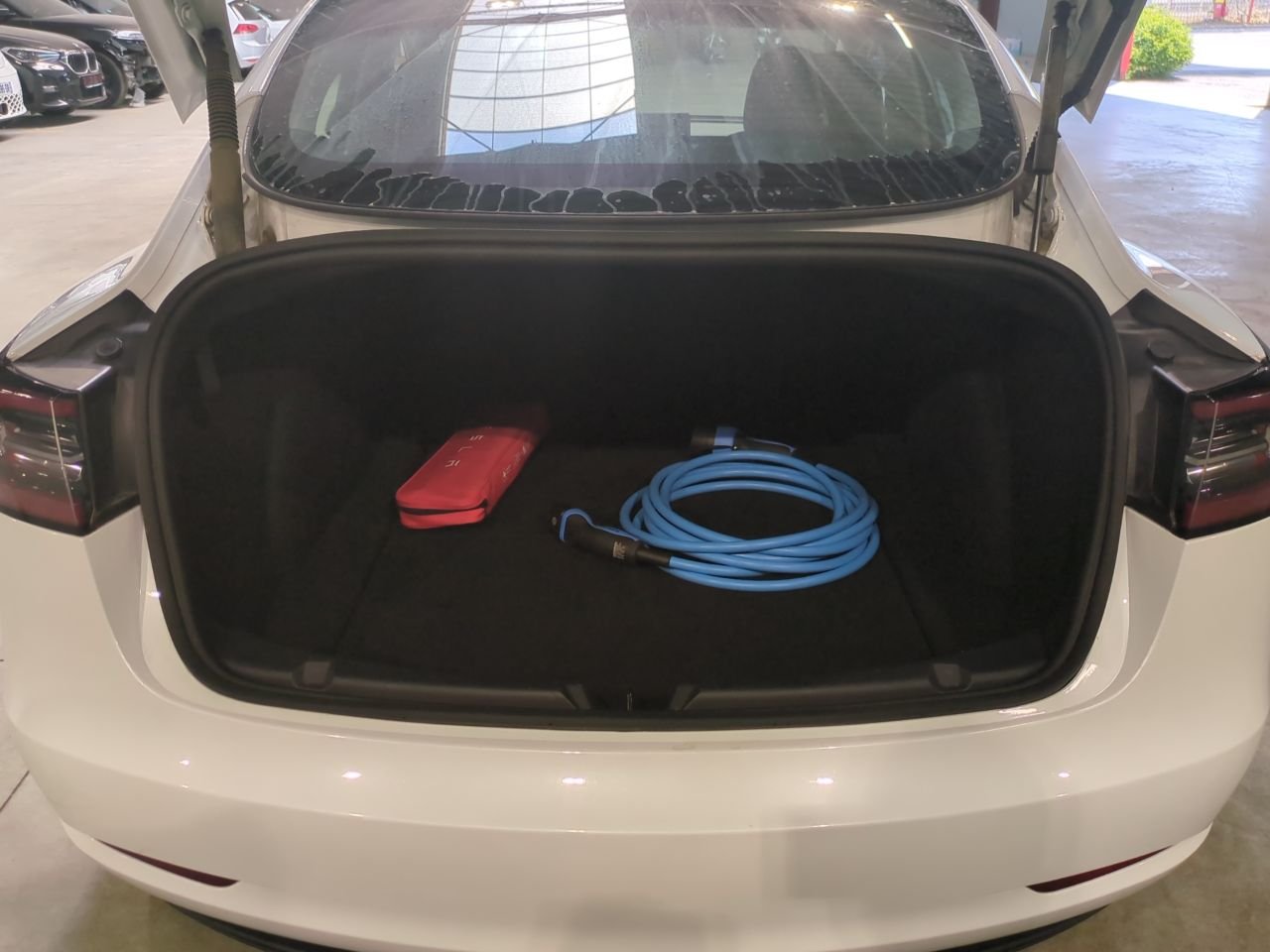 TESLA MODEL 3 – Image 28