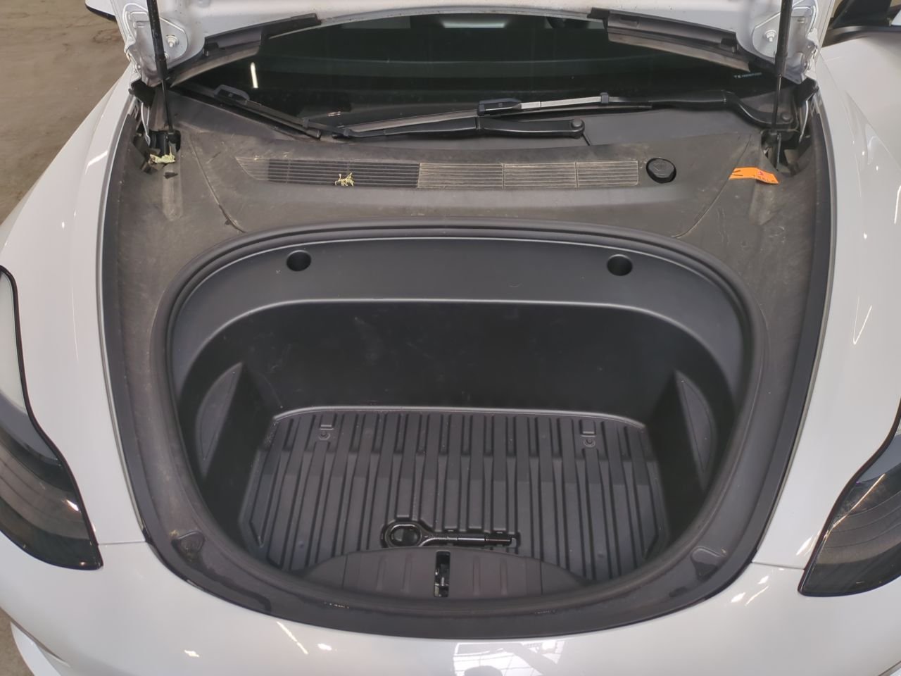 TESLA MODEL 3 – Image 23