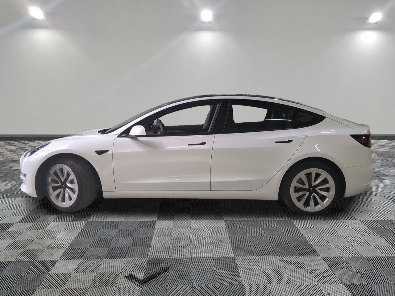 TESLA MODEL 3 – Image 25