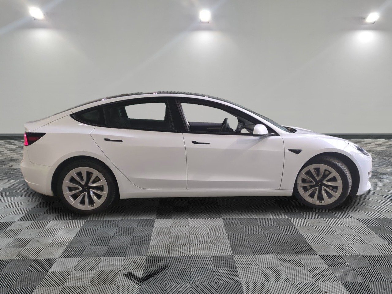 TESLA MODEL 3 – Image 33