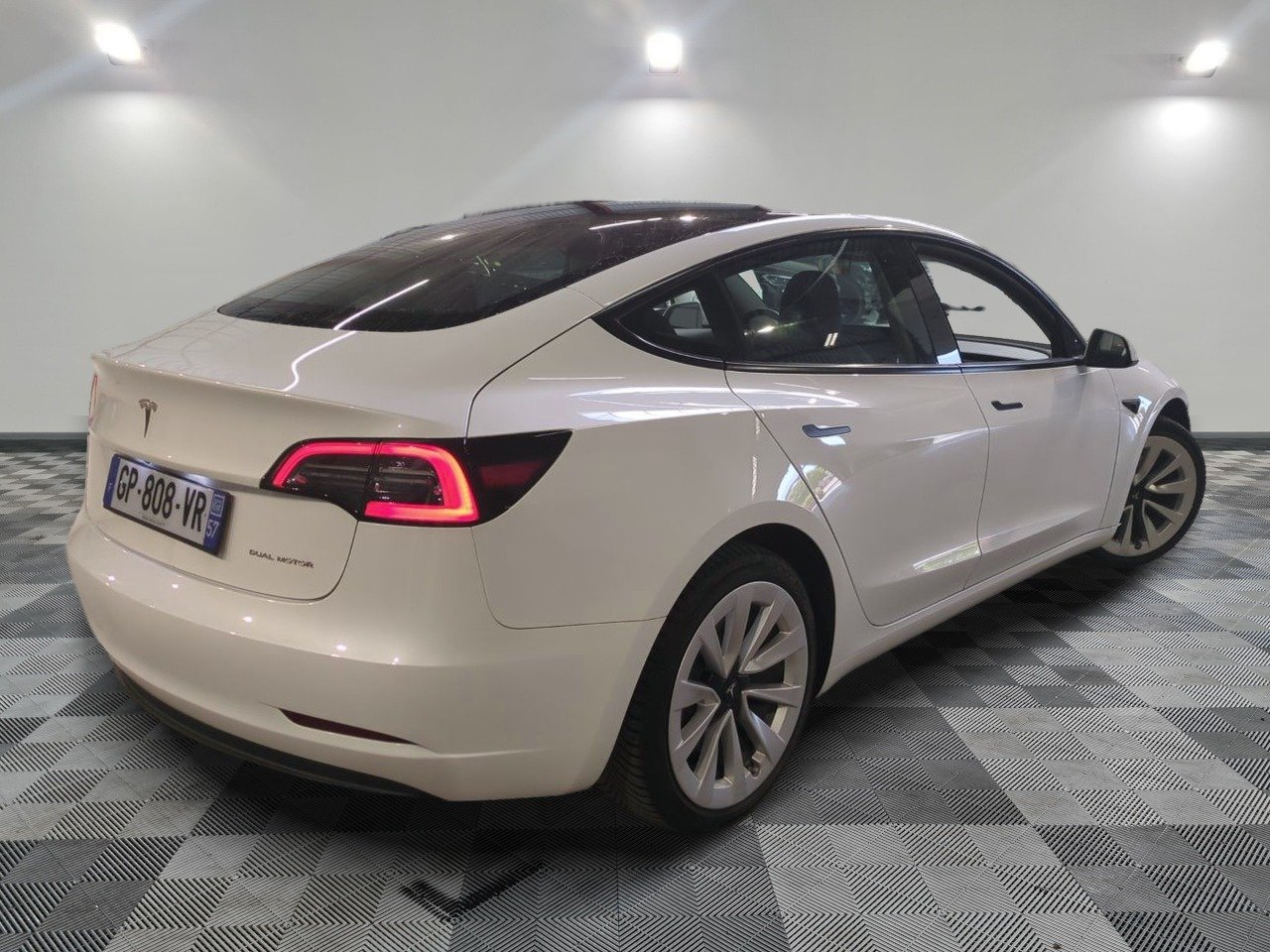 TESLA MODEL 3 – Image 34