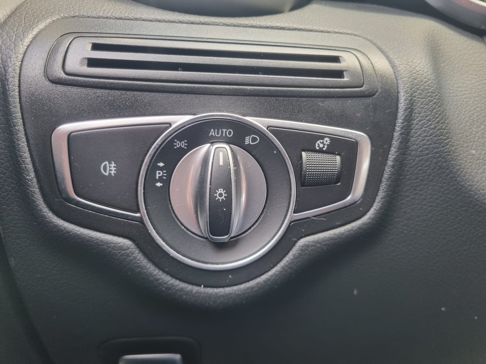 Mercedes-Benz GLC Coupé 300de AMG Line - 4-Matic - Hybrid - Automatic - 194 hp - 219.910 km – Image 98