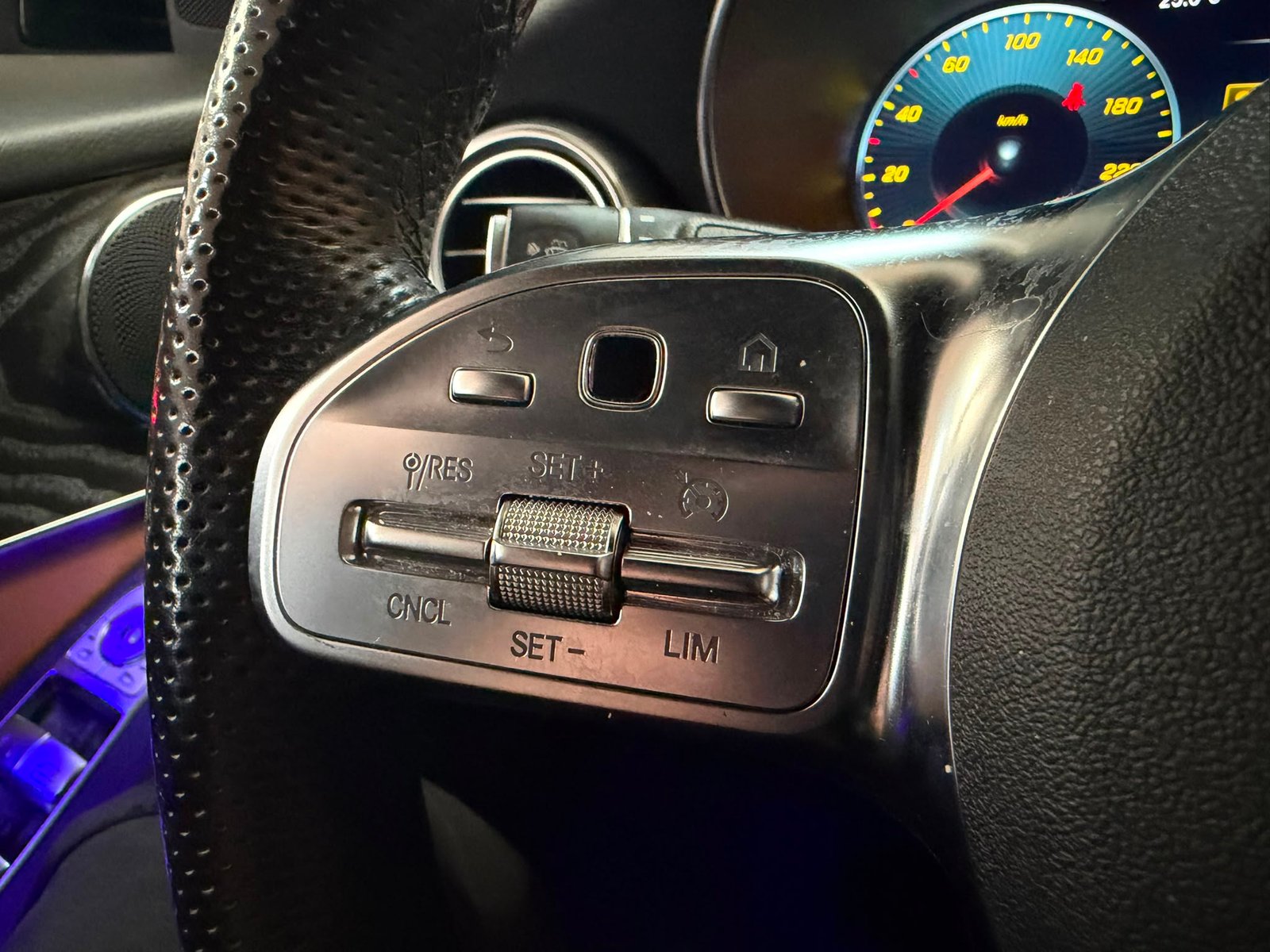 Mercedes-Benz GLC Coupé 300de AMG Line - 4-Matic - Hybrid - Automatic - 194 hp - 219.910 km – Image 104